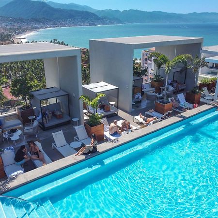 Hotel Mio Vallarta Unique & Different- Adults Only Puerto Vallarta Bagian luar foto Rooftop pool at the hotel