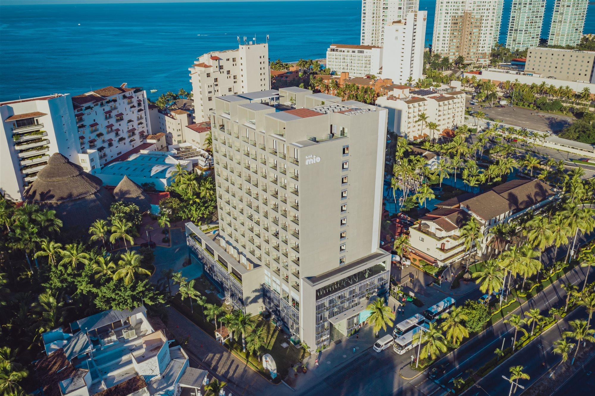Hotel Mio Vallarta Unique & Different- Adults Only Puerto Vallarta Bagian luar foto Aerial view of the hotel
