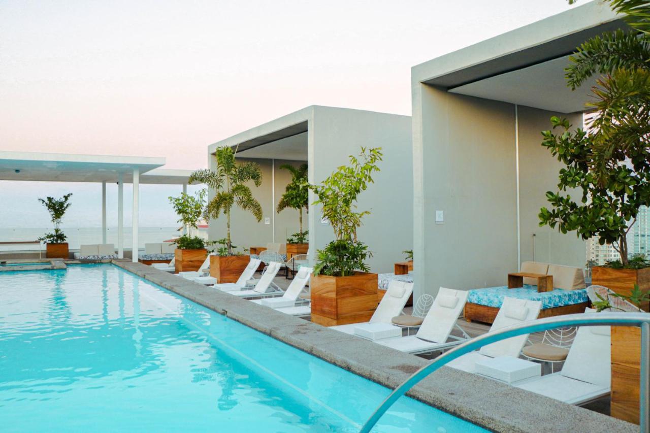 Hotel Mio Vallarta Unique & Different- Adults Only Puerto Vallarta Bagian luar foto The rooftop pool at the Standard