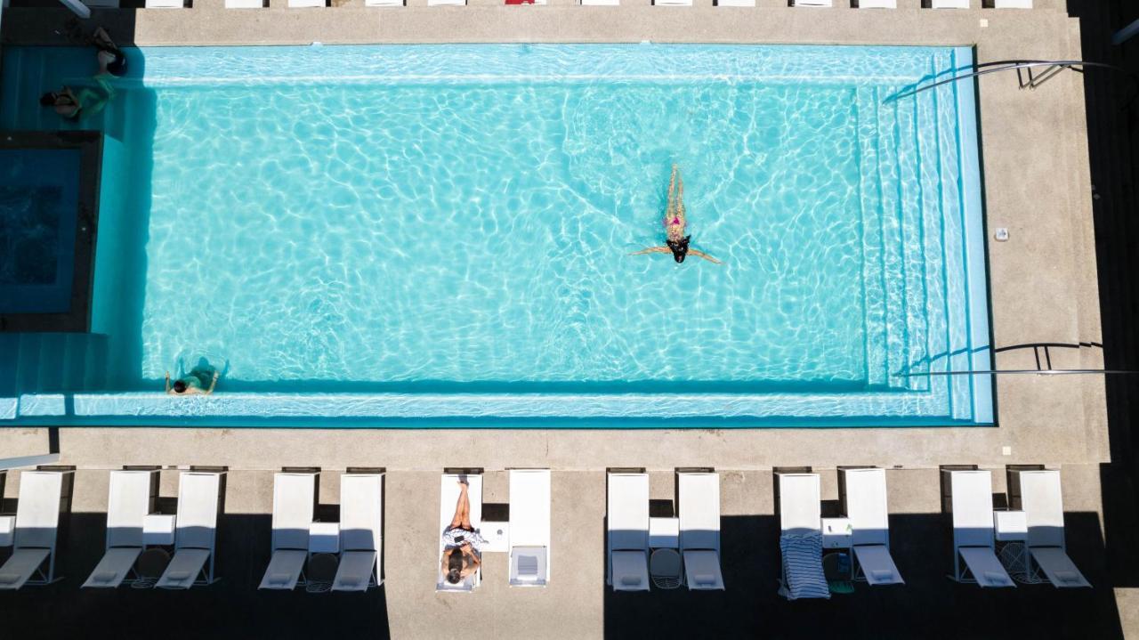 Hotel Mio Vallarta Unique & Different- Adults Only Puerto Vallarta Bagian luar foto The rooftop pool at the Standard East Village