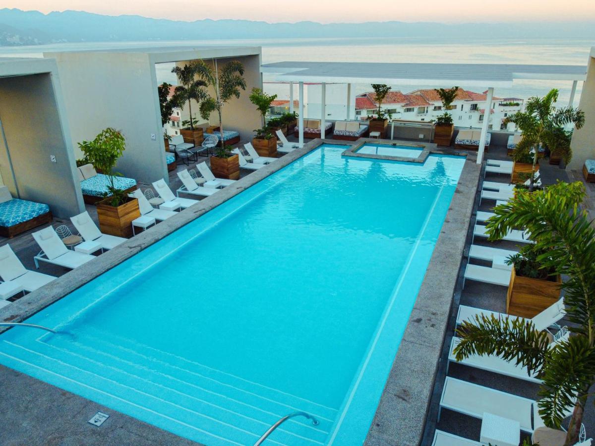 Hotel Mio Vallarta Unique & Different- Adults Only Puerto Vallarta Bagian luar foto Rooftop pool at the Hotel